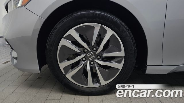 Honda Accord (X) 2.0 Hybrid Touring 2019 — фото 5