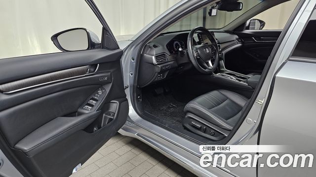 Honda Accord (X) 2.0 Hybrid Touring 2019 — фото 10