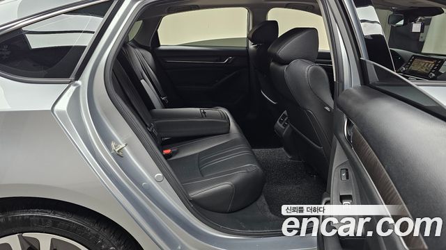 Honda Accord (X) 2.0 Hybrid Touring 2019 — фото 11