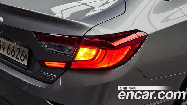 Honda Accord (X) 2.0 Hybrid Touring 2019 — фото 23