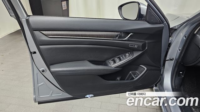 Honda Accord (X) 2.0 Hybrid Touring 2019 — фото 24