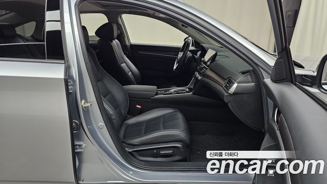 Honda Accord (X) 2.0 Hybrid Touring 2019 — фото 26