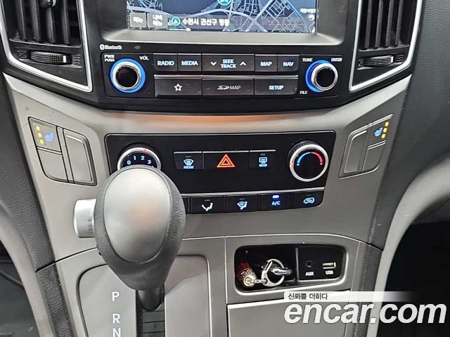 Hyundai Grand Starex Van 3-Seater LPi Smart 2019 — фото 10