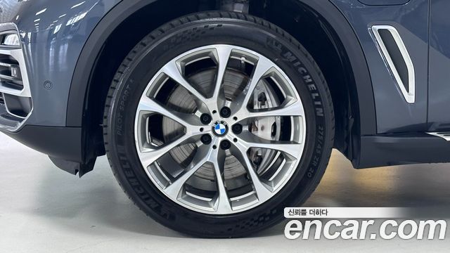 BMW X5 (G05) xDrive 45e xLine 2021 — фото 5