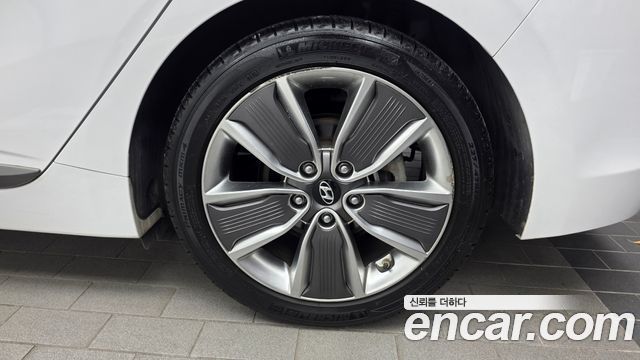 Hyundai Ioniq Hybrid Q 2016 — фото 27