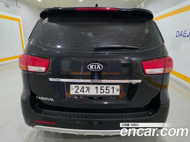 Kia Carnival 9-seater Noblesse 2015 — фото 5