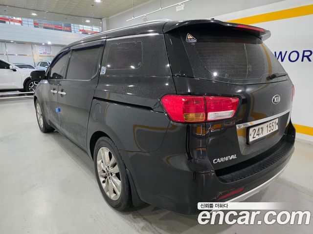 Kia Carnival 9-seater Noblesse 2015 — фото 6