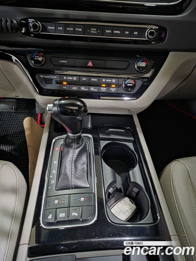Kia Carnival 9-seater Noblesse 2015 — фото 17