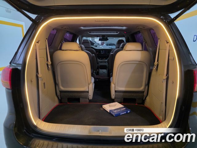 Kia Carnival 9-seater Noblesse 2015 — фото 20