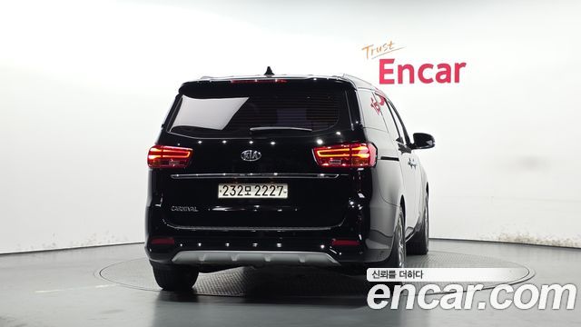 Kia Carnival 9-Seater Prstige 2019 — фото 4