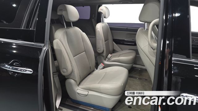 Kia Carnival 9-Seater Prstige 2019 — фото 11