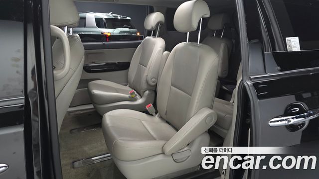 Kia Carnival 9-Seater Prstige 2019 — фото 12