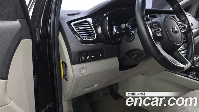 Kia Carnival 9-Seater Prstige 2019 — фото 13