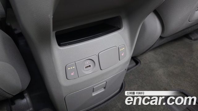Kia Carnival 9-Seater Prstige 2019 — фото 18