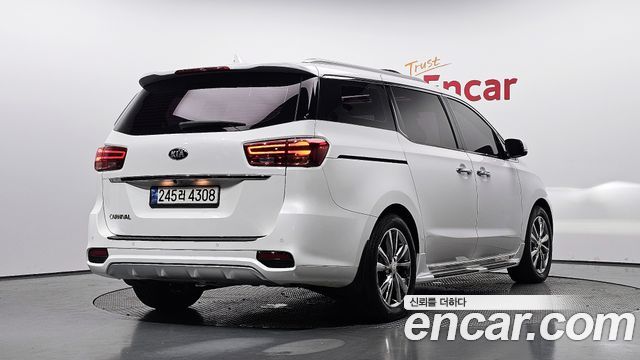 Kia Carnival 9-Seater Prstige 2019 — фото 2