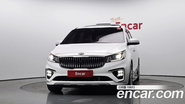 Kia Carnival 9-Seater Prstige 2019 — фото 3