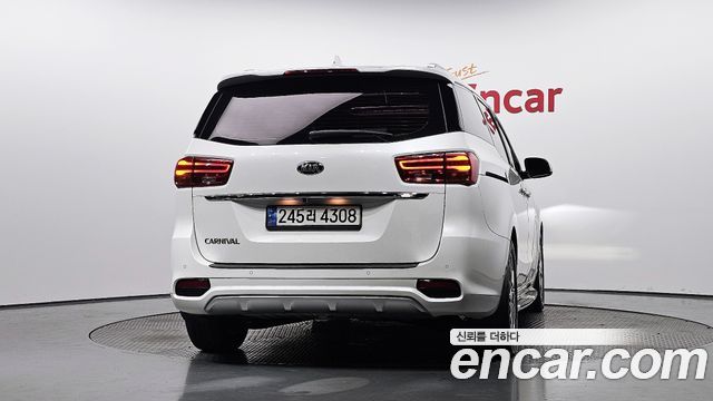 Kia Carnival 9-Seater Prstige 2019 — фото 4