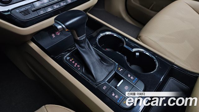 Kia Carnival 9-Seater Prstige 2019 — фото 9