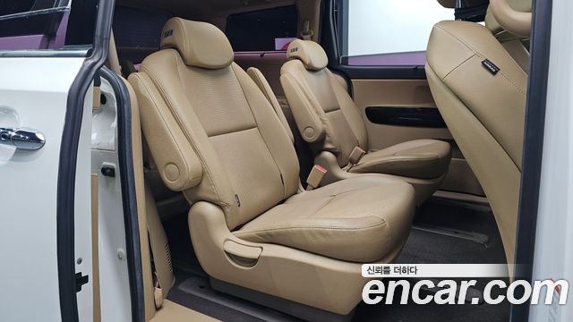 Kia Carnival 9-Seater Prstige 2019 — фото 11