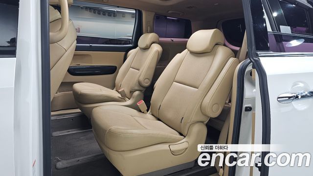 Kia Carnival 9-Seater Prstige 2019 — фото 12