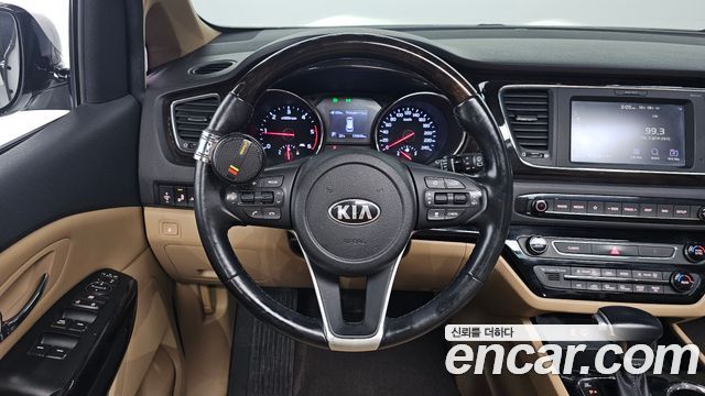 Kia Carnival 9-Seater Prstige 2019 — фото 13