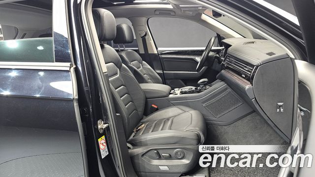 Volkswagen Touareg (III) 3.0 TDI Premium 2020 — фото 12
