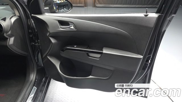 Chevrolet Aveo Hatchback 1.4 Turbo RS 2014 — фото 24