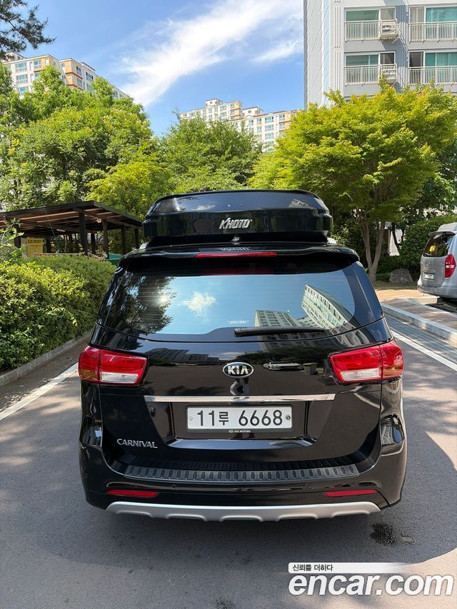 Kia Carnival 9-seater Prestige 2016 — фото 2