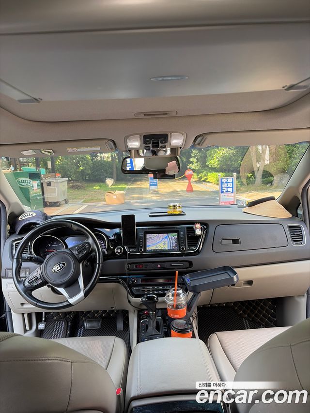 Kia Carnival 9-seater Prestige 2016 — фото 4