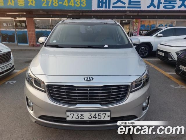 Kia Carnival 11-seater Luxury