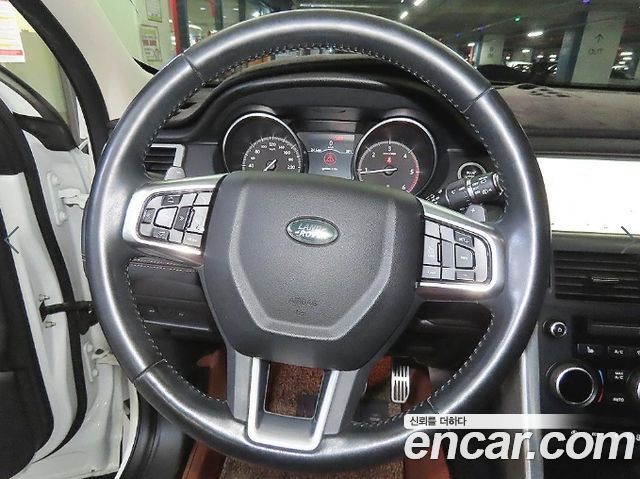 Land Rover Discovery Sport 2.0 TD4 HSE Luxury 2017 — фото 8