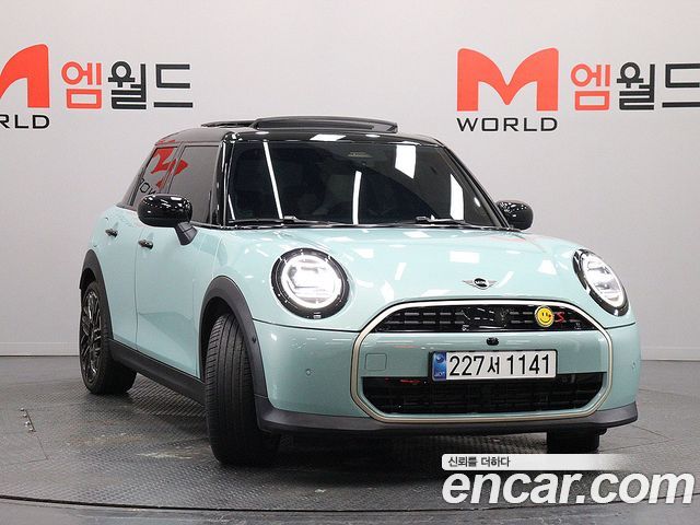 MINI Cooper S (IV) 5 Door Favoured 2025 — фото 2