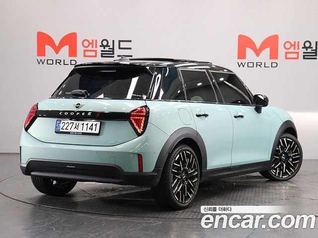 MINI Cooper S (IV) 5 Door Favoured 2025 — фото 3
