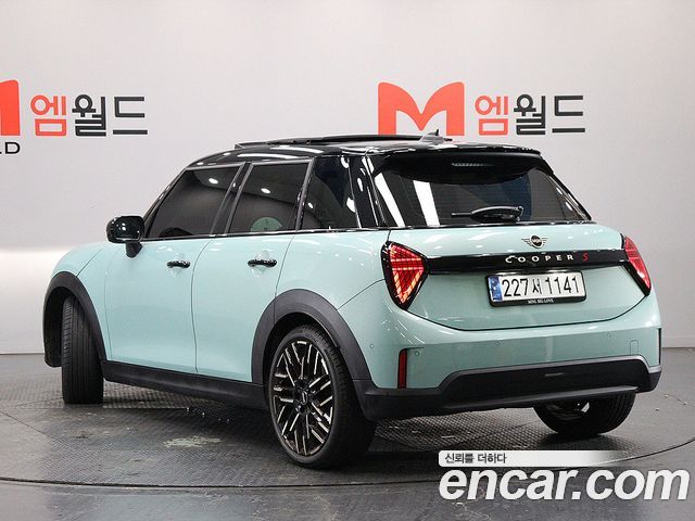 MINI Cooper S (IV) 5 Door Favoured 2025 — фото 4