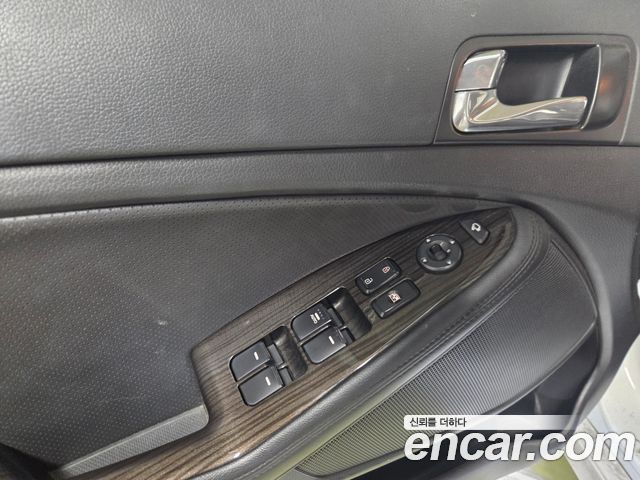 Kia K5 W Special 2015 — фото 10