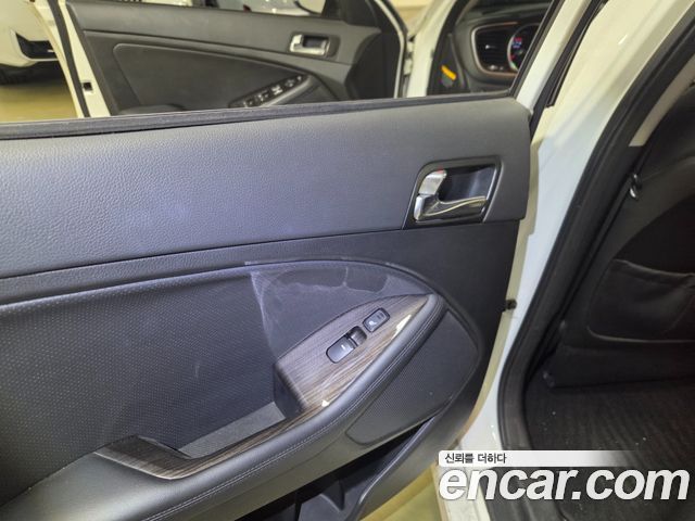 Kia K5 W Special 2015 — фото 16