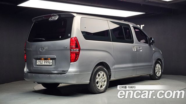 Hyundai Grand Starex 12-Seater Wagon CVX Premium 2013 — фото 2