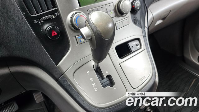 Hyundai Grand Starex 12-Seater Wagon CVX Premium 2013 — фото 9