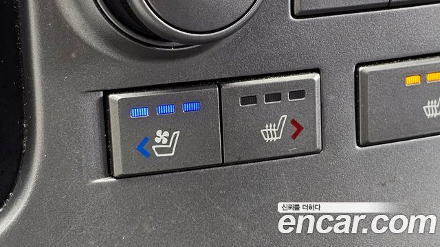 Hyundai Grand Starex 12-Seater Wagon CVX Premium 2013 — фото 18