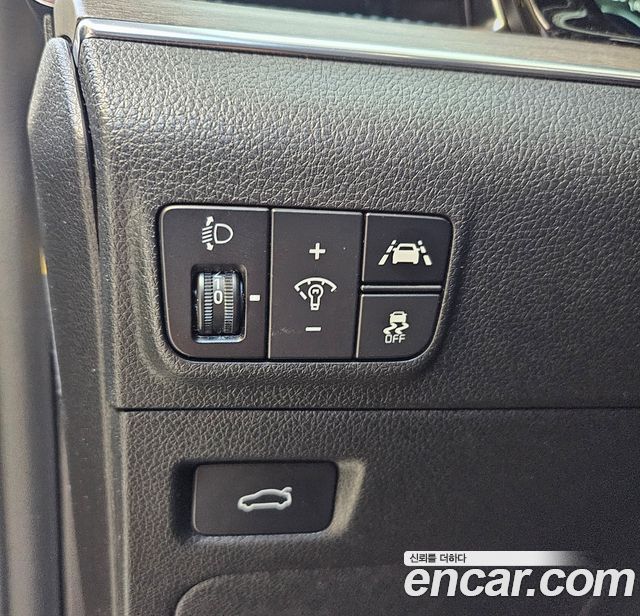 Kia K5 (III) 2.0 LPI Signature 2020 — фото 12