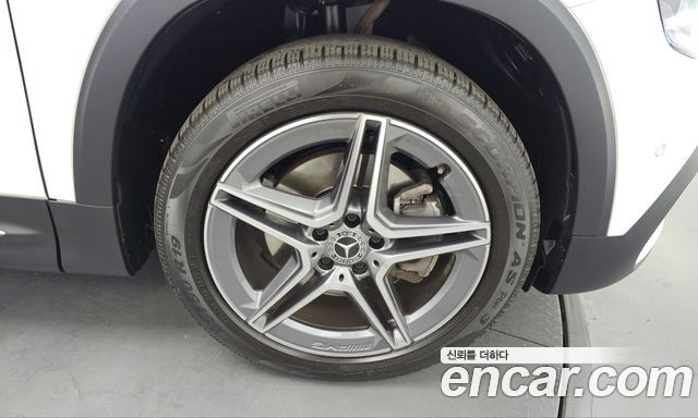 Mercedes-Benz GLB-Class (X247) GLB250 4MATIC 2021 — фото 21