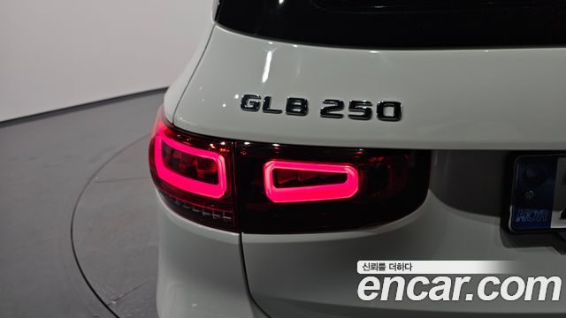 Mercedes-Benz GLB-Class (X247) GLB250 4MATIC 2021 — фото 23