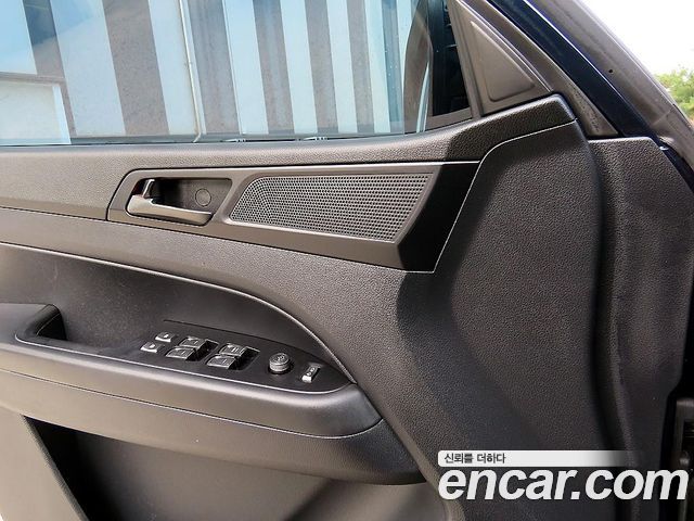 KG Mobility (SsangYong) Rexton Sports Khan Diesel 2.2 4WD Dynamic Edition (5-Link) 2021 — фото 15