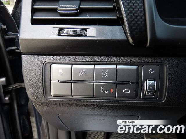 KG Mobility (SsangYong) Rexton Sports Khan Diesel 2.2 4WD Dynamic Edition (5-Link) 2021 — фото 16