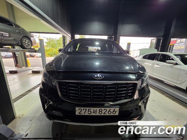 Kia Carnival 9-Seater Luxury