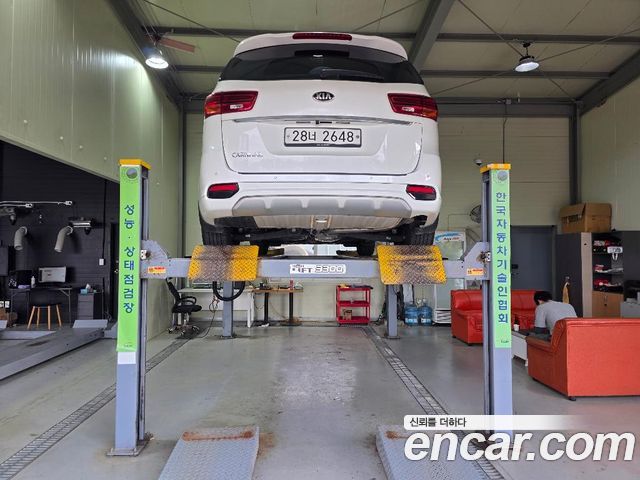 Kia Carnival 9-Seater Prstige 2019 — фото 2