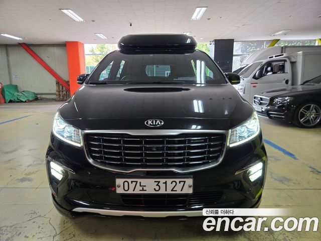 Kia Carnival 9-Seater Hi-Limousine Noblesse Special 2019 — фото 2