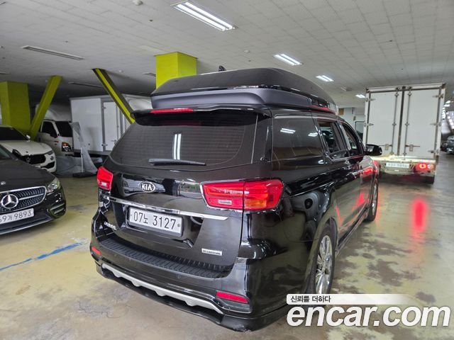 Kia Carnival 9-Seater Hi-Limousine Noblesse Special 2019 — фото 3