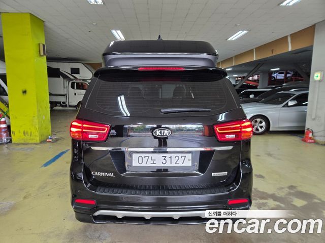 Kia Carnival 9-Seater Hi-Limousine Noblesse Special 2019 — фото 4