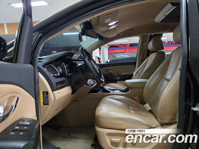 Kia Carnival 9-Seater Hi-Limousine Noblesse Special 2019 — фото 5